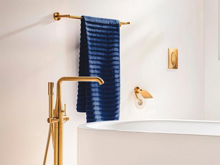 Grohe Essence fritst&aring;ende badekararmatur - B&oslash;rstet cool sunrise