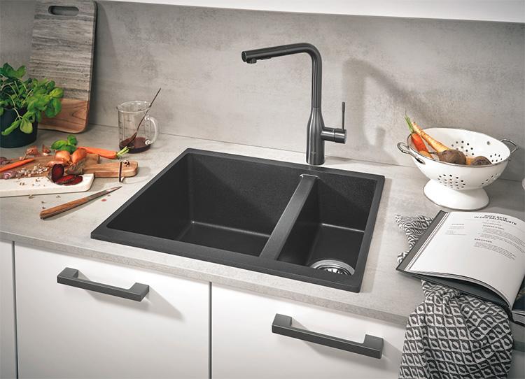 Grohe K500 k&oslash;kkenvask i komposit m/skyllesk&aring;l - Sort granit