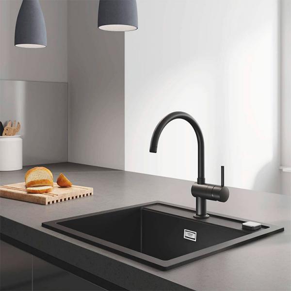 Grohe Minta køkkenarmatur m/svingtud - Mat sort Grohe Minta køkkenarmatur m/svingtud - Mat sort