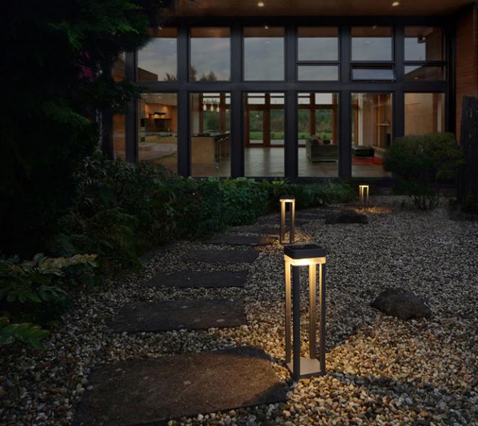 Lutec udendørslampe på spyd m/solceller Lutec udendørslampe på spyd m/solceller